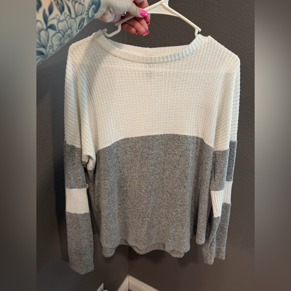Francesca’s Cozy Colorblock Waffle Knit Sweater - White & Gray - Size L